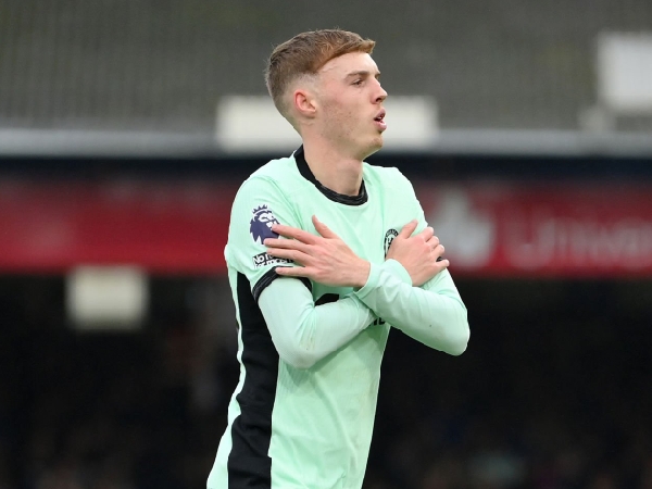 Cole Palmer merayakan golnya ke gawang Luton Town