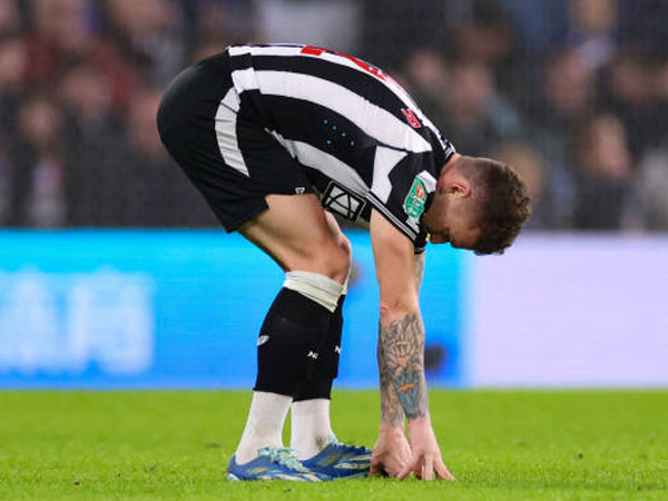 Eddie Howe Ungkap Alasan Kieran Trippier Absen Lawan Liverpool