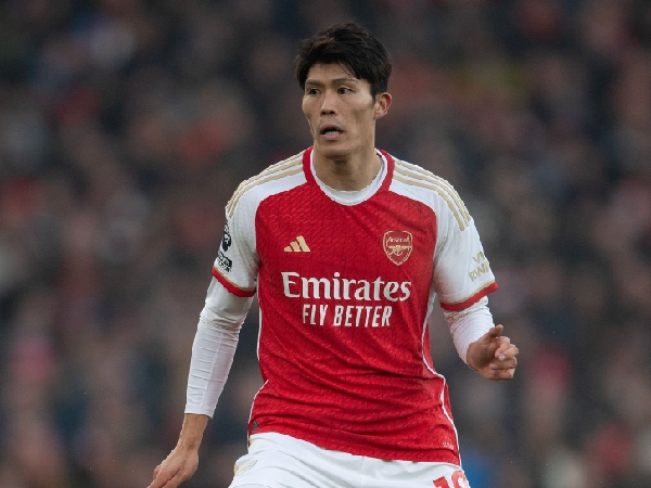 Bek Arsenal, Takehiro Tomiyasu