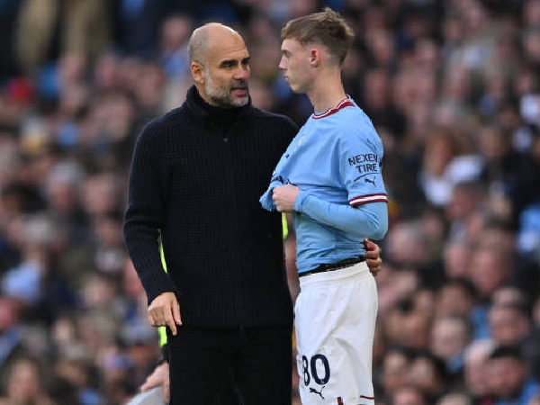Pep Guardiola dan Cole Palmer