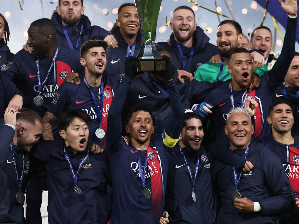 Marquinhos mengangkat Trophee des Champions usai mengalahkan Toulouse 2-0