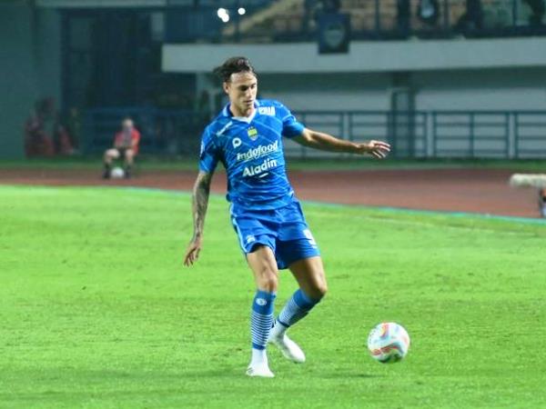 Masa jeda kompetisi akan dimaksimalkan Persib untuk genjot adaptasi dua pemain baru