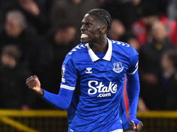 Arsenal tertarik dengan gelandang Everton, Amadou Onana