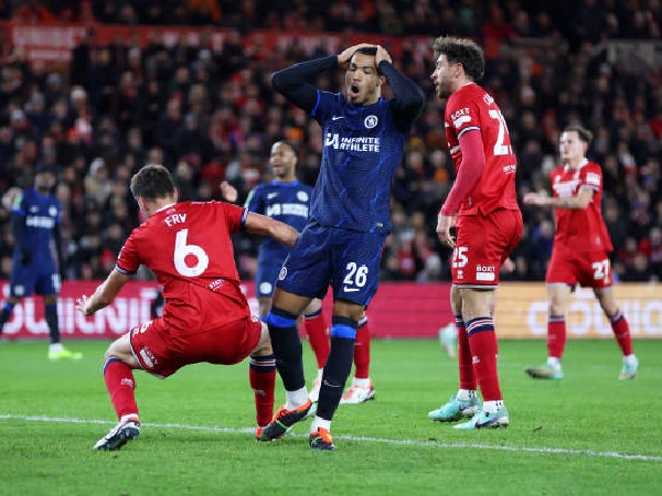 Levi Colwill harus mengemban tugas sebagai bek kiri di Chelsea