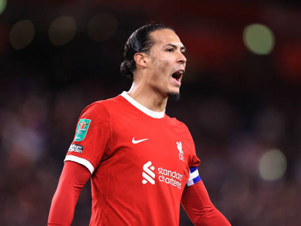 Eks Arsenal dan Chelsea Jadi Pemain Tersulit yang Dihadapi Virgil van Dijk