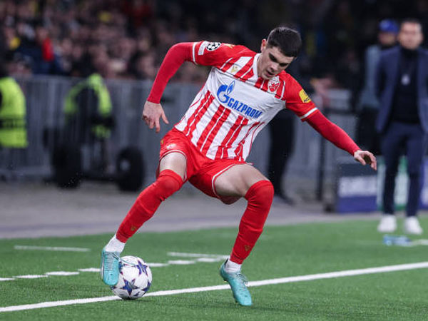 Aston Villa Diskusikan Transfer Bek Kanan Red Star, Kosta Nedeljkovic