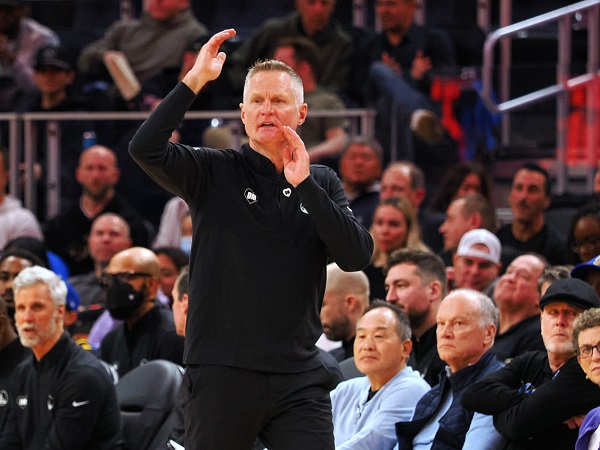 Steve Kerr angkat bicara soal laga emosional versus Hawks.