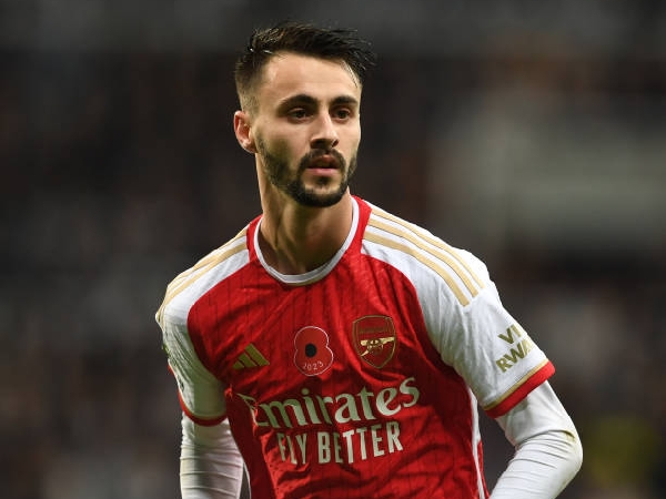 Gelandang Arsenal, Fabio Vieira, diincar oleh AS Monaco