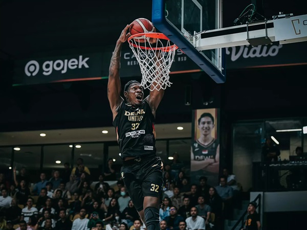 Pelatih Dewa United Puji Penampilan Lester Prosper Saat Menangkan Derby