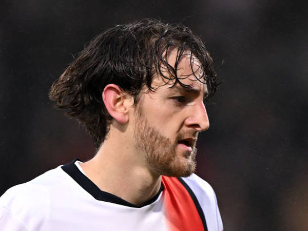 Pasca Serangan Jantung, Tom Lockyer Kunjungi Markas Latihan Luton Town