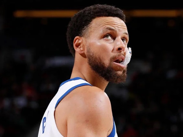 Steph Curry Kalahkan LeBron James untuk Jersey Terlaris