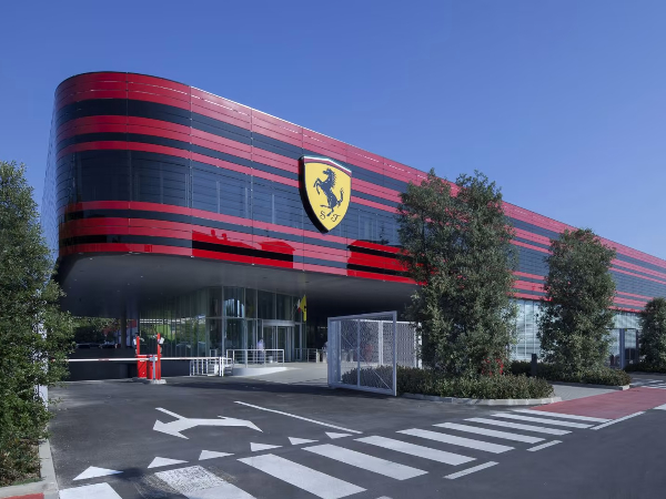 Harga saham Ferrari capai rekor tertinggi usai Lewis Hamilton bergabung