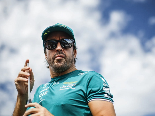 Jenson Button ingin lihat Fernando Alonso sebagai pengganti Lewis Hamilton.