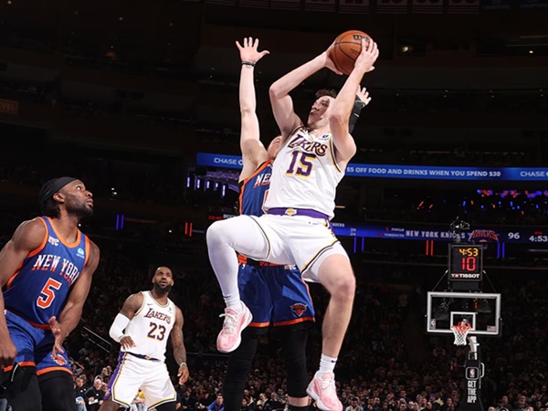 Austin Reaves Beberkan Makna Warna Pink di Sepatu Anyarnya