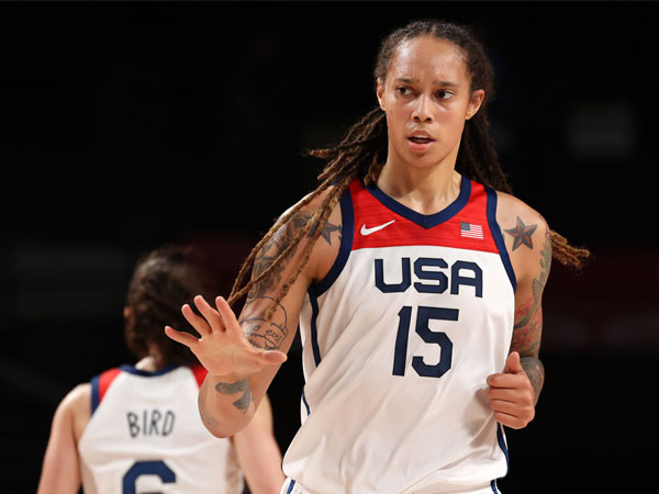 Brittney Griner membela tim basket putri AS di Olimpiade 2016 dan 2020, yang sama-sama menghasilkan medali emas. (Foto: AP)