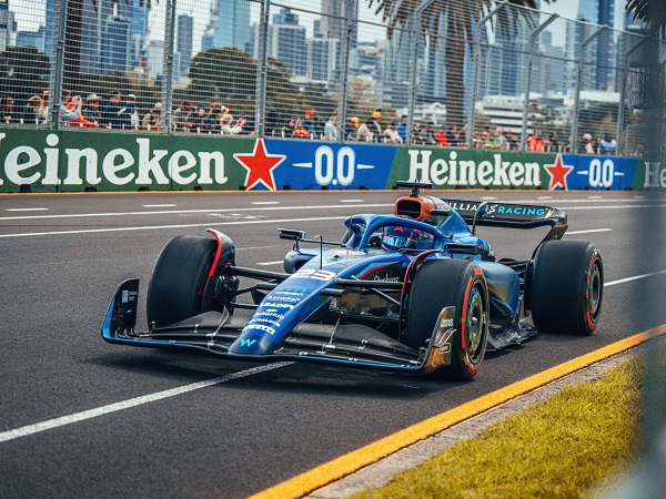 James Vowles tepis isu Alex Albon akan hengkang ke Mercedes.