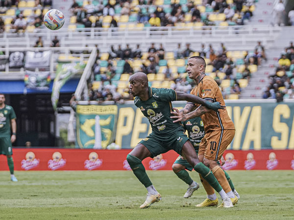 Penyerang Persebaya Surabaya, Paulo Henrique di laga kontra Bhayangkara FC