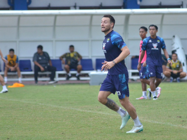 Marc Klok dan Edo Febriansah absen di latihan Persib karena diberi libur lebih lama