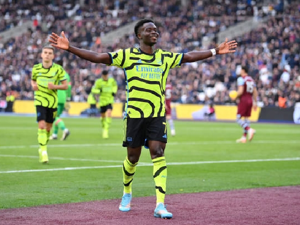 Bukayo Saka membantu Arsenal mengalahkan West Ham United 6-0