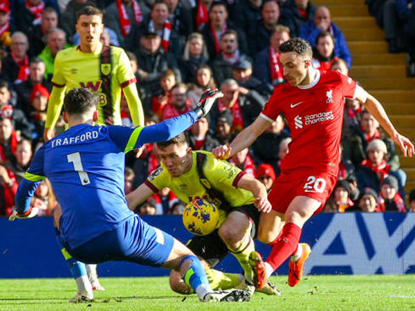 Tak Meyakinkan, Tapi Kemenangan Atas Burnley Sangat Krusial Bagi Liverpool