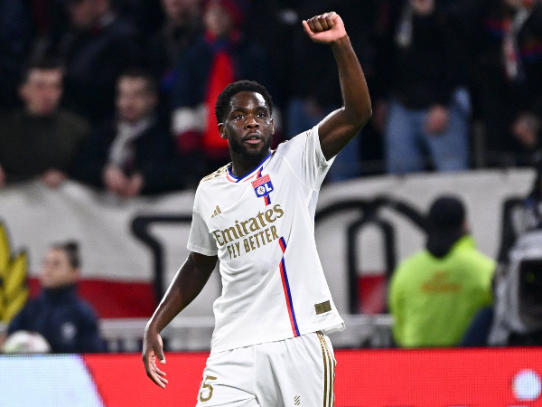 Orel Mangala mencetak gol untuk kemenangan Lyon atas OGC Nice di pekan ke-22 Ligue 1