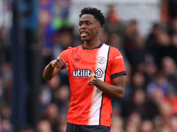 Gelandang pinjaman Luton Town, Albert Sambi Lokonga