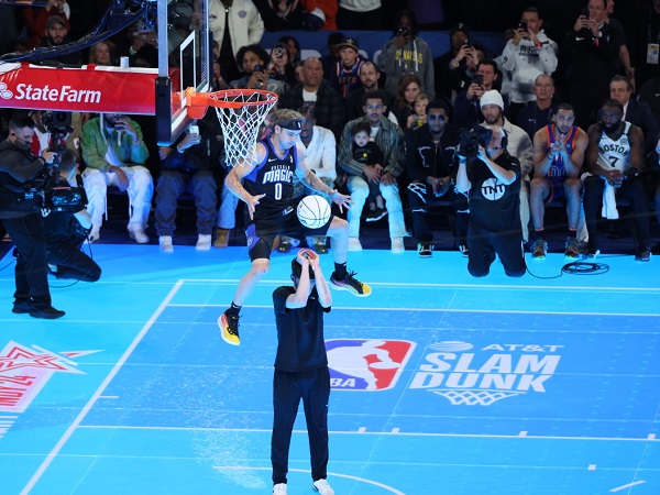 Mac McClung berhasil kalahkan Jaylen Brown di Slam Dunk Contest 2024.