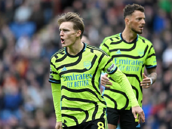 Martin Odegaard membuka kemenangan 5-0 Arsenal atas Burnley