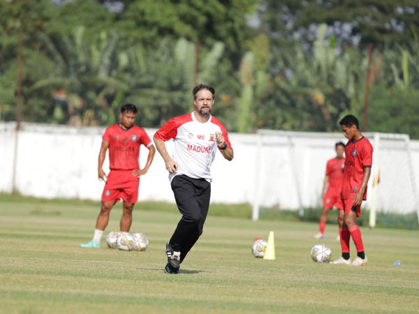 Pelatih Madura United, Mauricio Souza