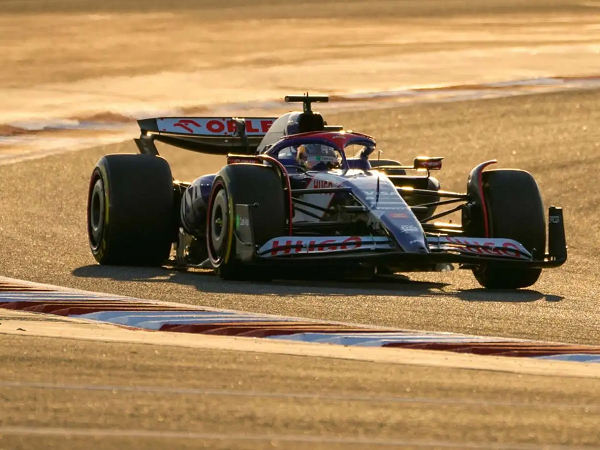Daniel Ricciardo tetap merendah meski bersinar di Tes Bahrain.
