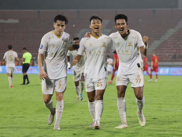 Gelandang muda Madura United, Riski Afrisal merayakan gol ke gawang Persija Jakarta