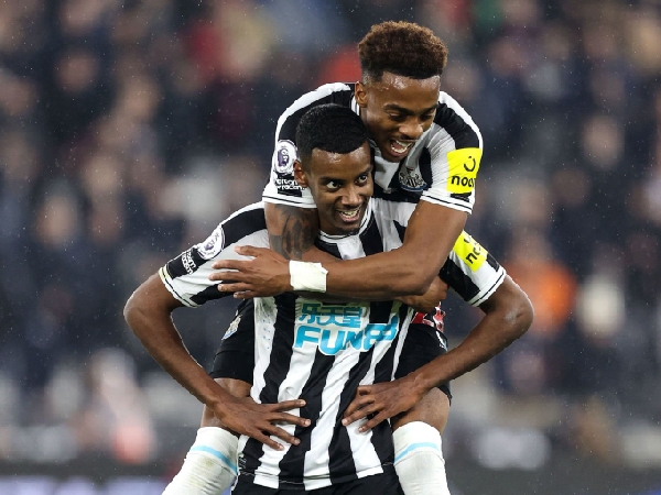 Dua penggawa Newcastle, Alexander Isak dan Joe Willock