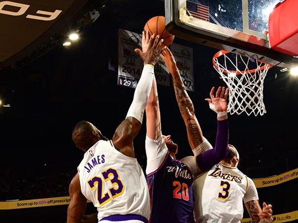 LeBron James: Guard Lakers Harus Bantu Anthony Davis dalam Bertahan