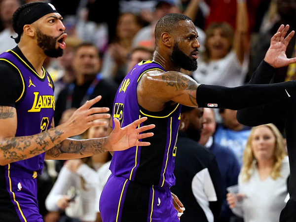 LeBron James balas kritikan orang-orang terhadap permainan Lakers.