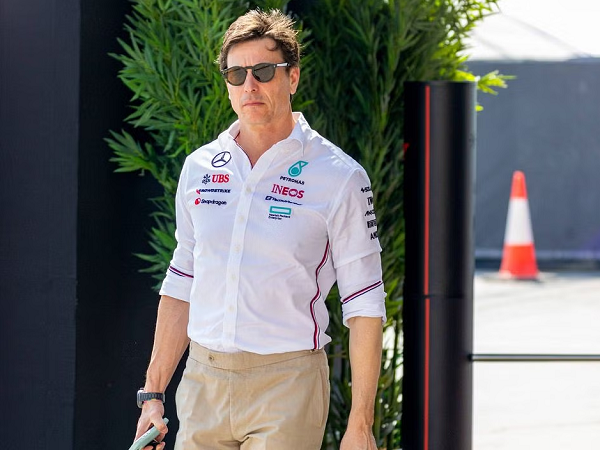 Toto Wolff pede Mercedes bisa kompetitif di F1 2024.