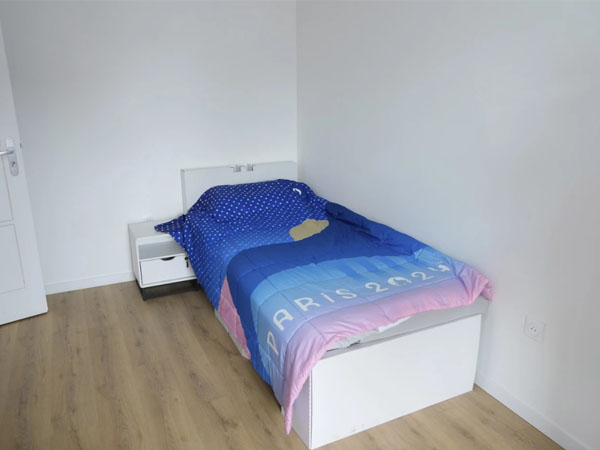 Tempat tidur atlet untuk Olimpiade Paris 2024 terbuat dari kardus namun dapat menahan berat maksimum 250 kg. (Foto: AP)