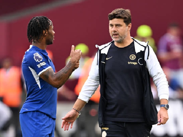 Raheem Sterling dan Mauricio Pochettino