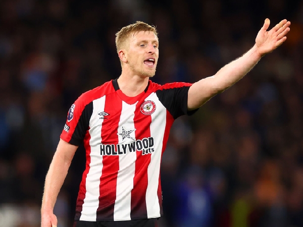 Ben Mee mengalami patah tulang pergelangan kaki