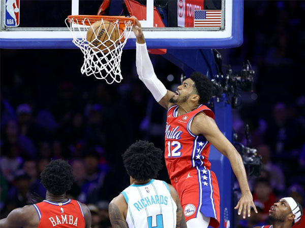 Tobias Harris mencetak 31 poin dan 12 rebound saat Philadelphia 76ers menang 121-114 atas Charlotte Hornets pada Jumat (1/3) malam. (Foto: AP)
