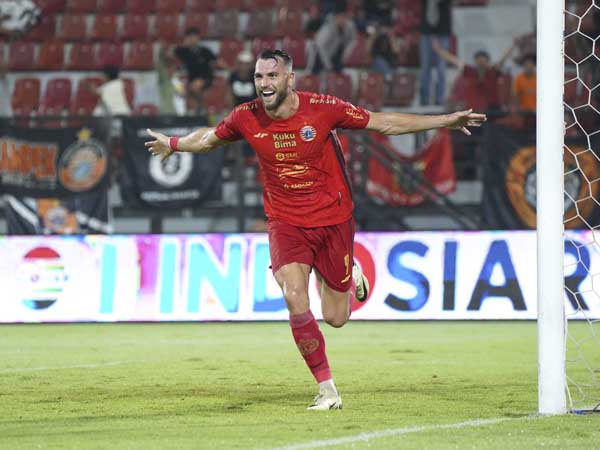 Penyerang Persija Jakarta, Marko Simic mencetak dua gol ke gawang Dewa United FC
