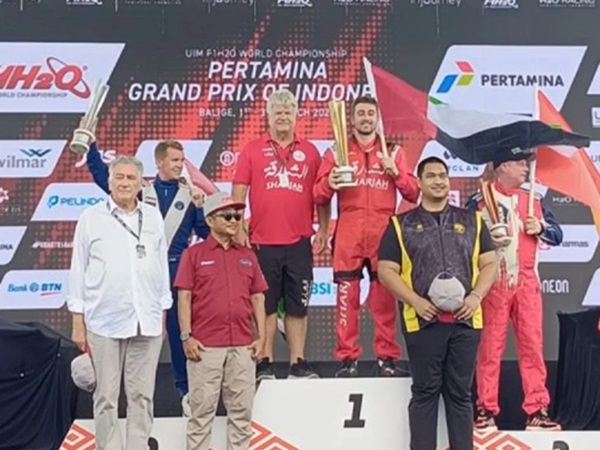 Rusty Wyatt juara F1 Powerboat Danau Toba 2024