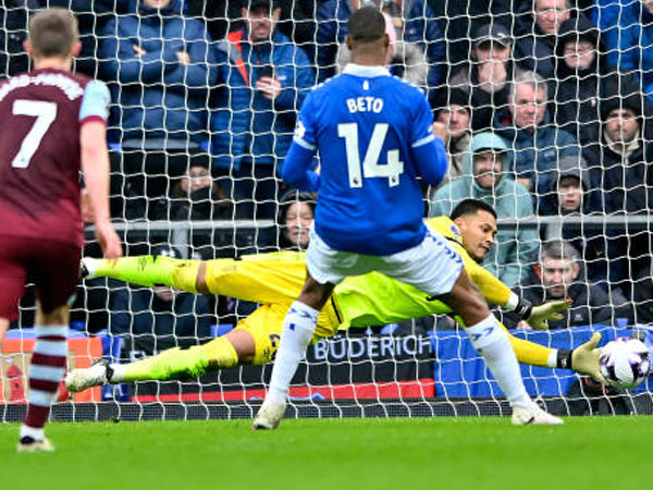 Alphonse Areola Ungkap Strategi Penting Gagalkan Penalti Everton
