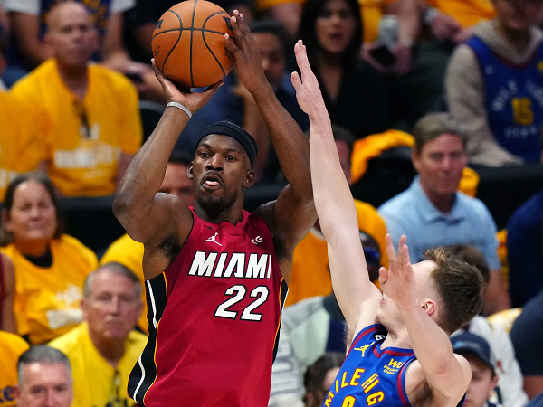 Jimmy Butler punya alasan kuat jarang ambil tembakan tiga angka.