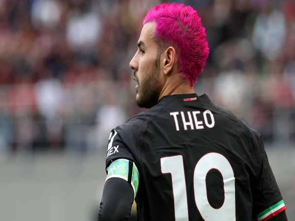 Theo Hernandez dilaporkan masuk dalam radar Bayern Muenchen, menyusul potensi hengkangnya Alphonso Davies ke Real Madrid / via Getty Images