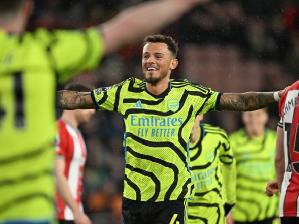 Ben White mencetak satu gol ke gawang Sheffield United