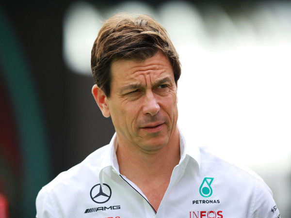 Toto Wolff enggan komentari situasi sulit yang dihadapi Christian Horner.