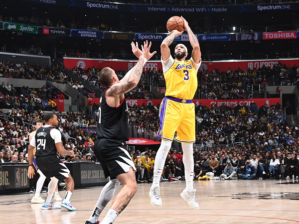 Anthony Davis pede Lakers bisa berbicara banyak di babak playoff.