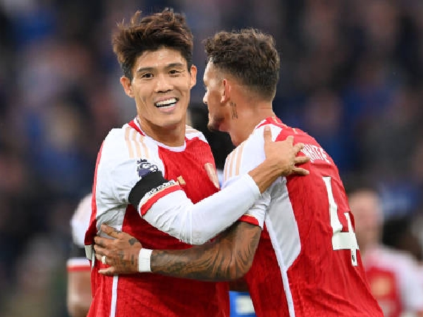 Dua bek Arsenal, Takehiro Tomiyasu dan Ben White