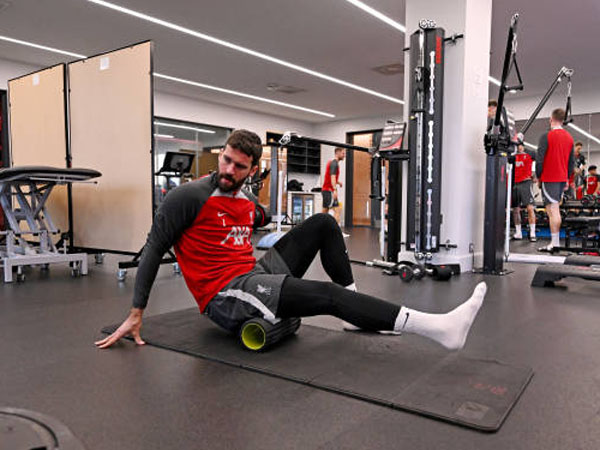 Lewat Sebuah Postingan, Alisson Becker Beri Update Kondisi Cederanya