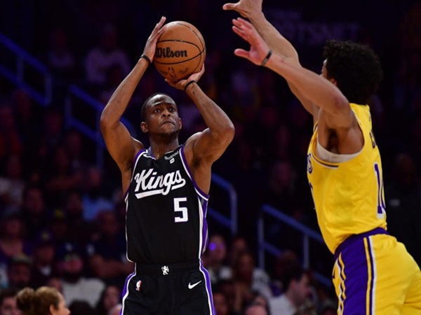 Mike Brown Puji De'Aaron Fox Setelah Kings Kalahkan Lakers
